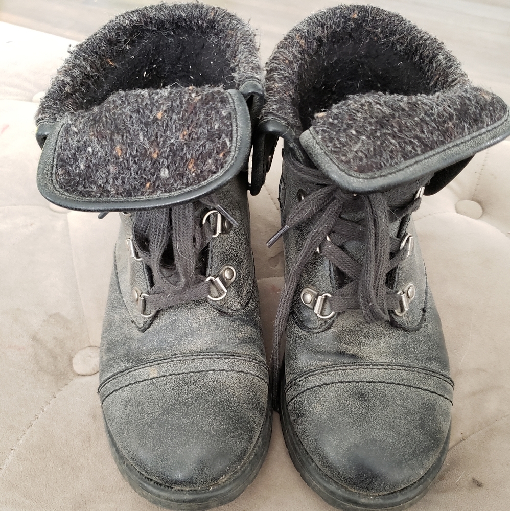 Roxy faux leather distressed gray boots